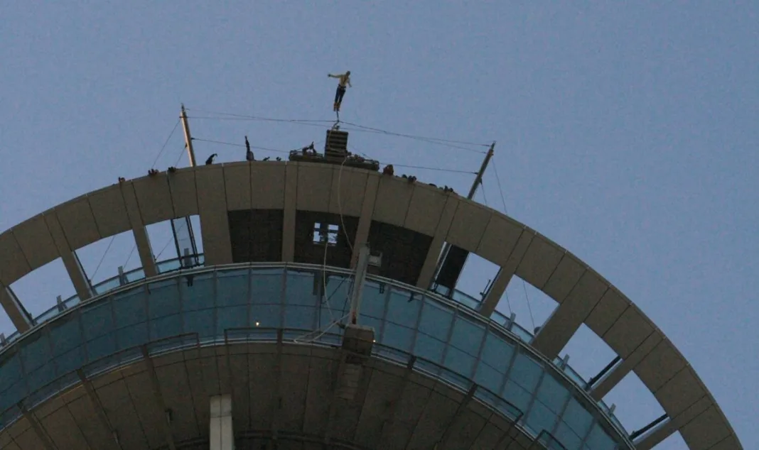 A murit după ce a făcut bungee jumping de la peste 230 de metri, de pe una dintre cele mai înalte platforme din lume