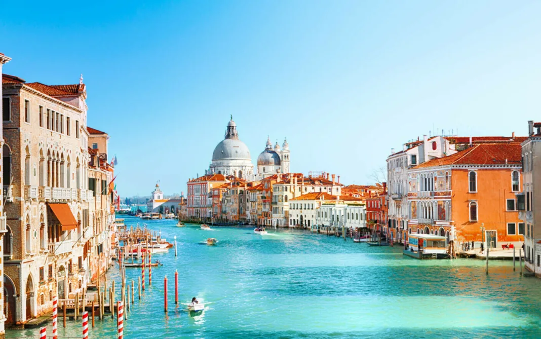 Veneția interzice megafoanele și grupurile de turiști cu mai mult de 25 de persoane, începând din iunie