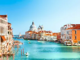 Veneția interzice megafoanele și grupurile de turiști cu mai mult de 25 de persoane, începând din iunie