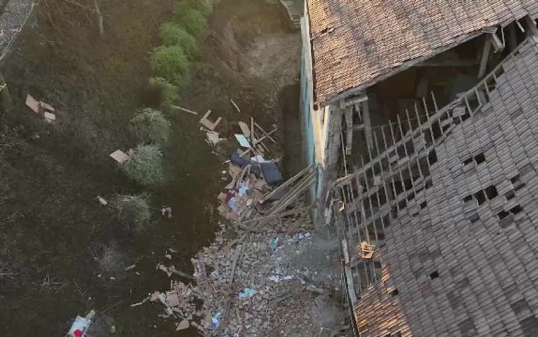 Administratorul firmei care făcea lucrări lângă internatul prăbușit din Odorheiu Secuiesc a fost reţinut