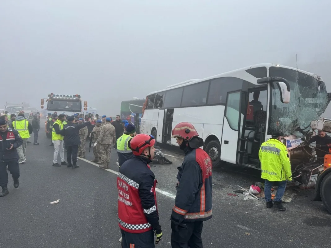 11 oameni au murit și alți 50 au fost răniți, într-un accident pe o autostradă din Turcia