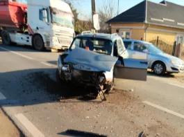 Un șofer fără permis și băut implicat într-o coliziune cu pagube materiale în Poiana Mare