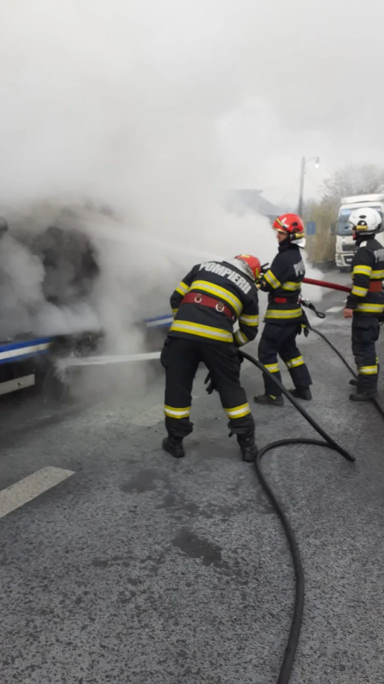 Incendiu la un trailer în Râmnicu Vâlcea