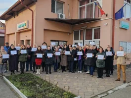 Târgu Jiu: A 28-a zi de proteste la sediul DSP