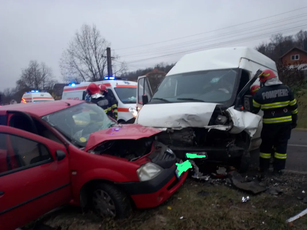 Vâlcea: Șofer rănit în accident, la Golești