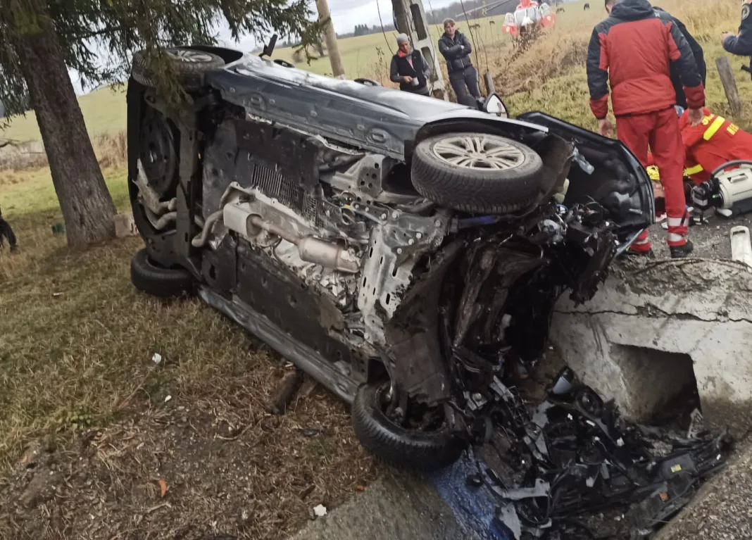Un şofer a murit după ce a intrat pe contrasens şi s-a izbit de un cap de pod