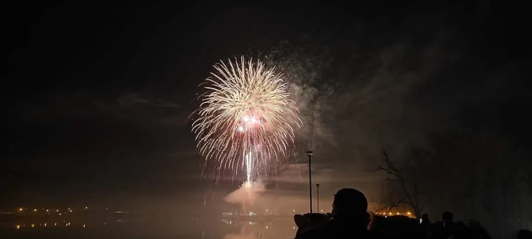 Foc de artificii și 10 căsătorii de Anul Nou la Târgu Jiu 