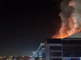 Un incendiu a cuprins etajele superioare ale unui hotel