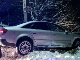 Şoferul a fost urmărit prin zăpadă, după ce şi-a abandonat maşina