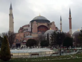 Străinii plătesc 25 de euro intrarea în Sf Sofia din Istanbul