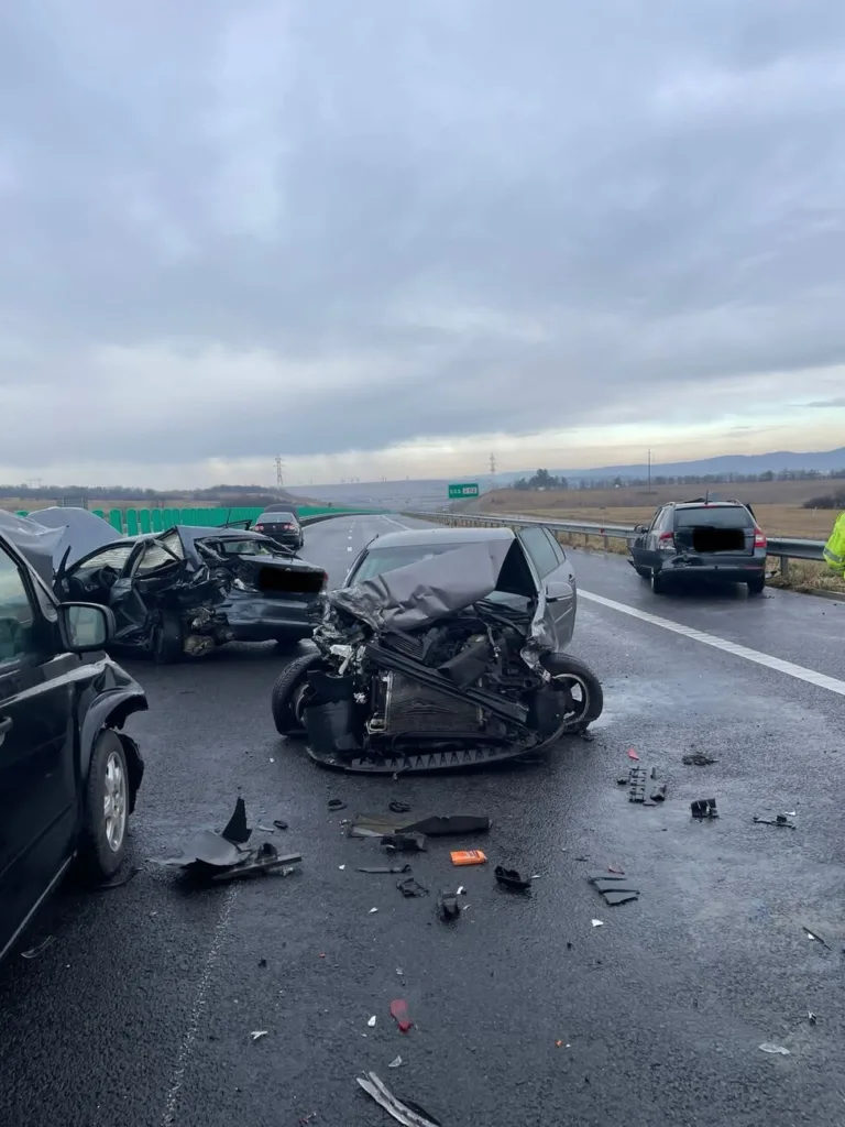 Accident cu şase maşini implicate pe A1. Trafic blocat