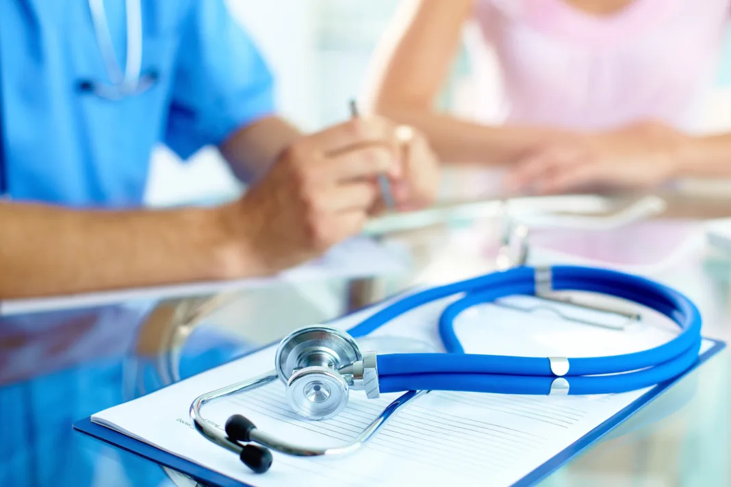 Medicii de familie și cei de ambulator ar putea consulta contra cost de la 1 februarie