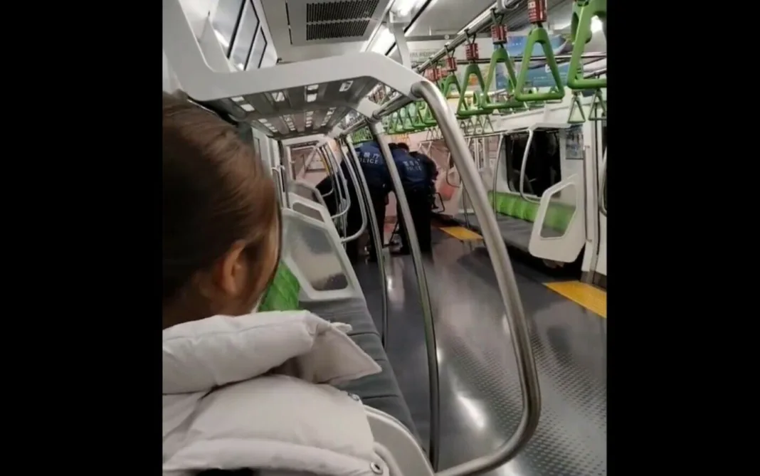 Patru persoane, atacate cu un cuțit la metroul din Tokyo