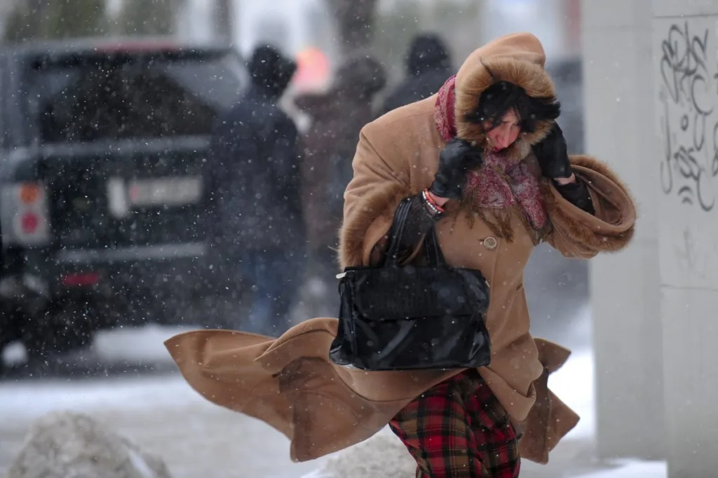 Alertă meteo de vreme rea: Cod galben de vânt în Oltenia, cod portocaliu de viscol