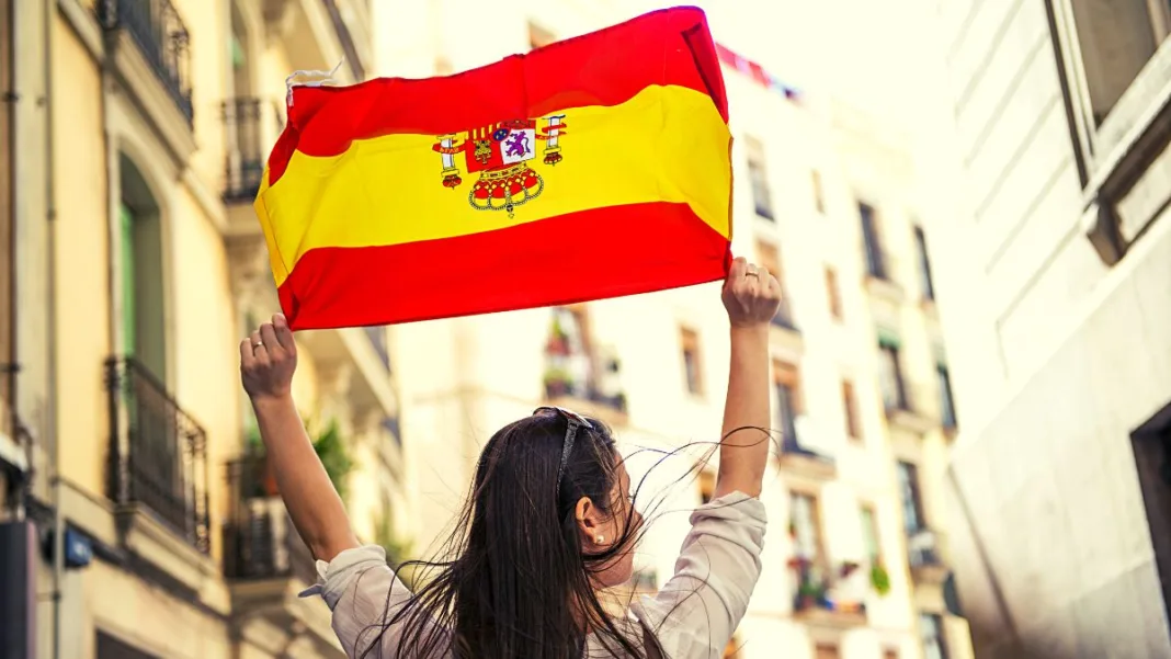Românii din Spania vor putea obține cetățenia spaniolă fără să renunțe la cea română