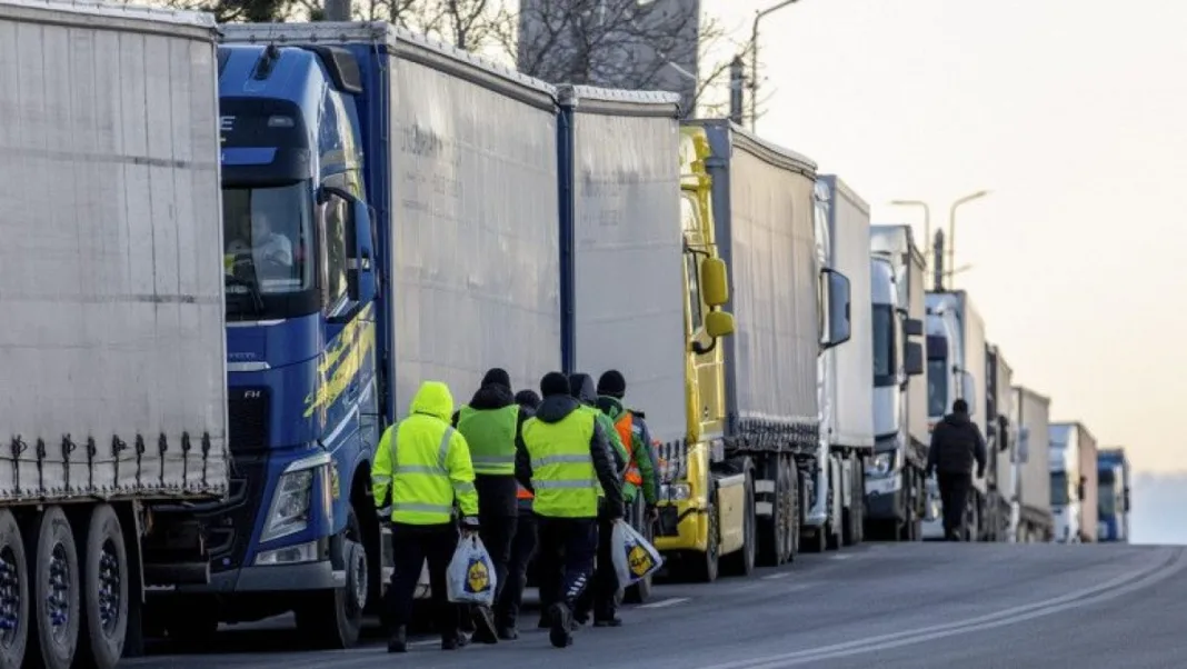 Transportatorii şi fermierii au blocat Autostrada Bucureşti-Ploieşti