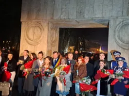 Cununia civilă a fost oficiată de primarul din Târgu Jiu, Marcel Romanescu