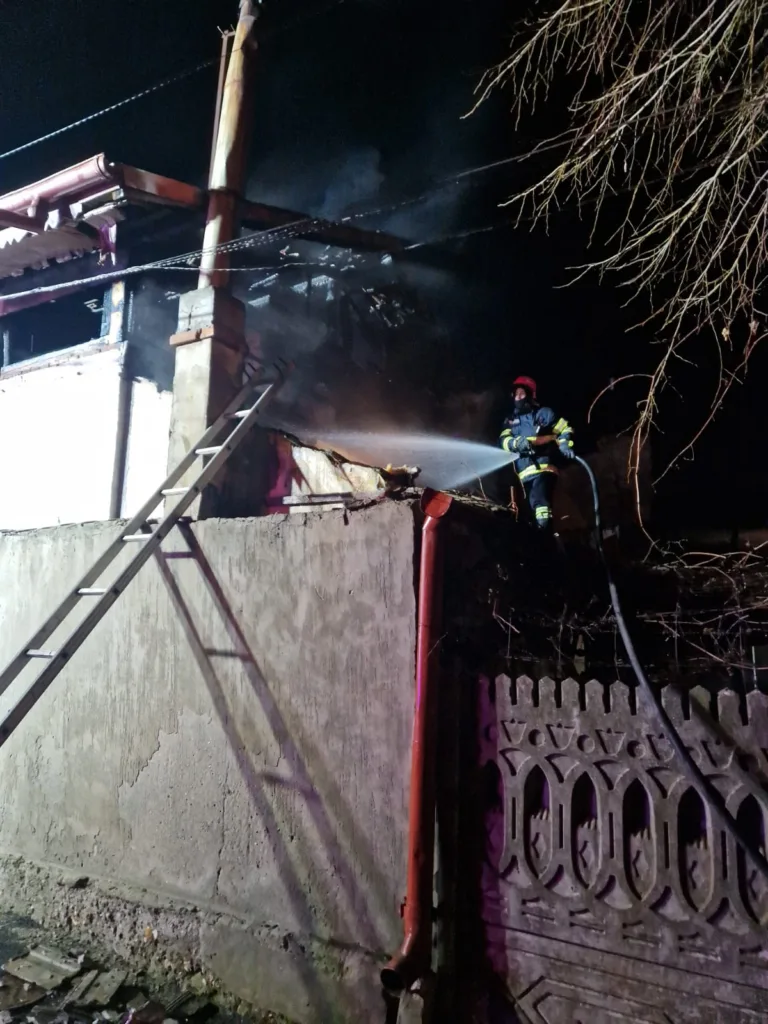 Incendiul a fost localizat și lichidat în limitele gasite