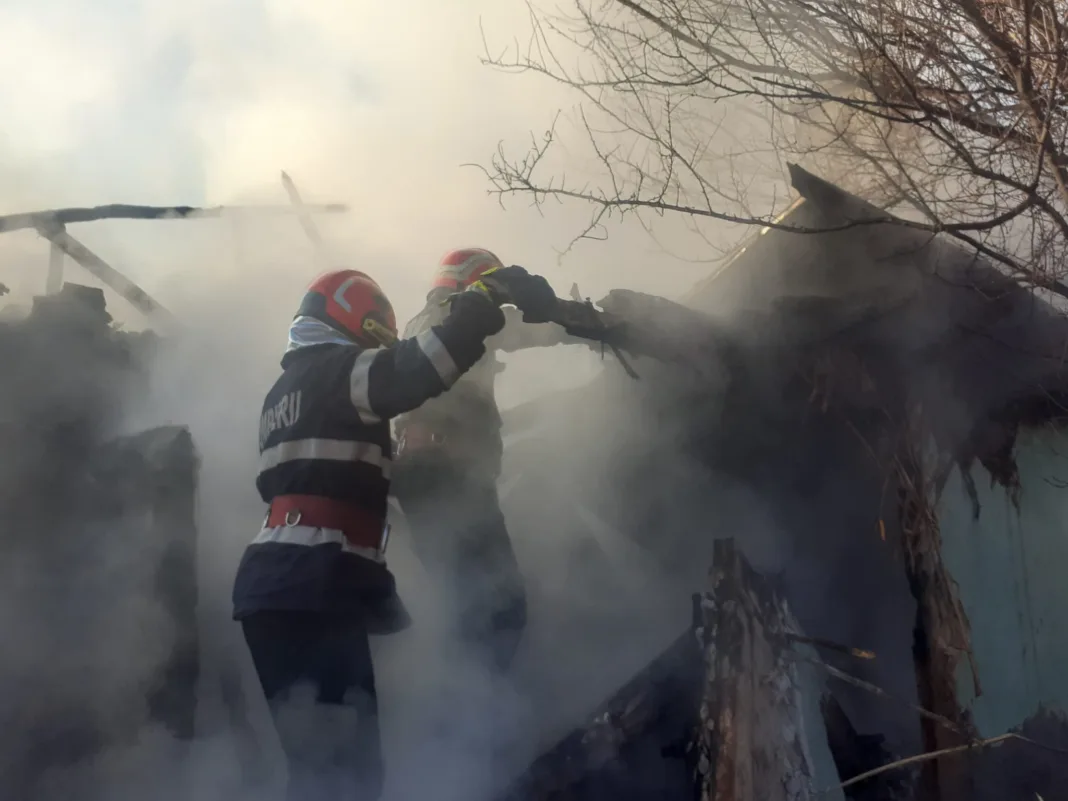 Vâlcea: Incendiu la o gospodărie din Lăpușata
