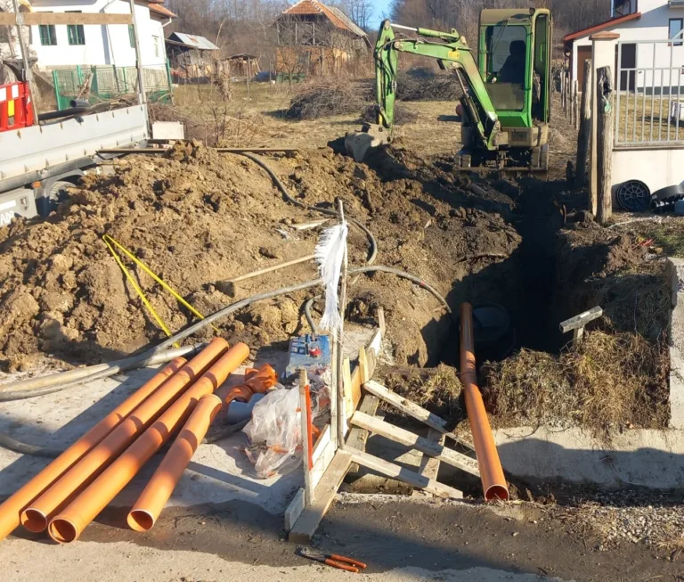 Avarie la o conductă de gaze în localitatea Ocnele Mari. 5 persoane, evacuate
