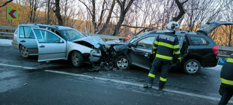 Cinci răniți într-un accident provocat de neadaptarea vitezei la condițiile de drum