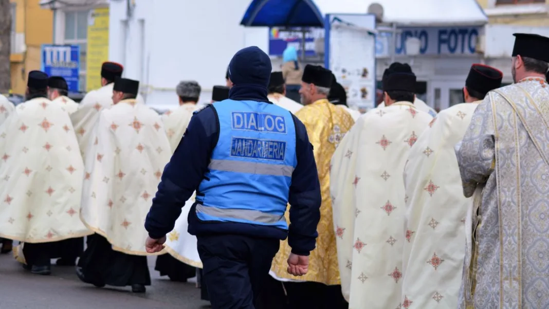 Se vor institui dispozitive de ordine şi siguranţă publică şi culoare speciale de acces