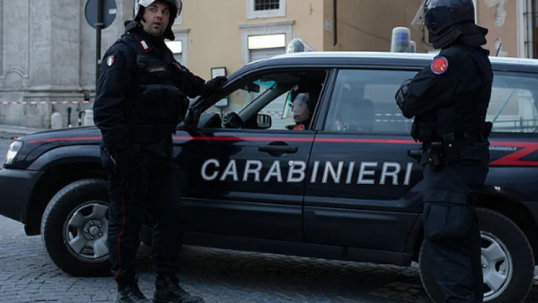 Italincă reținută în Genova după ce a atacat și mușcat un român în centrul orașului