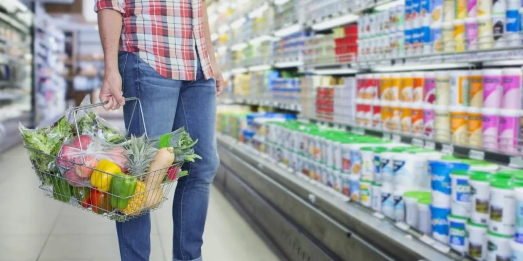 Cu cât a crescut în ultimul an adaosul comercial în marile lanţuri de magazine