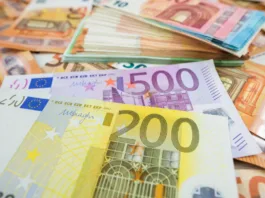 Kosovo elimină dinarul sârb şi impune plăţile exclusiv în euro