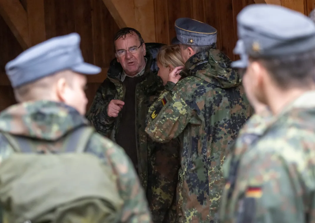 Războiul din Ucraina s-ar putea extinde în țările din vecinătate, avertizează ministrul german al Apărării