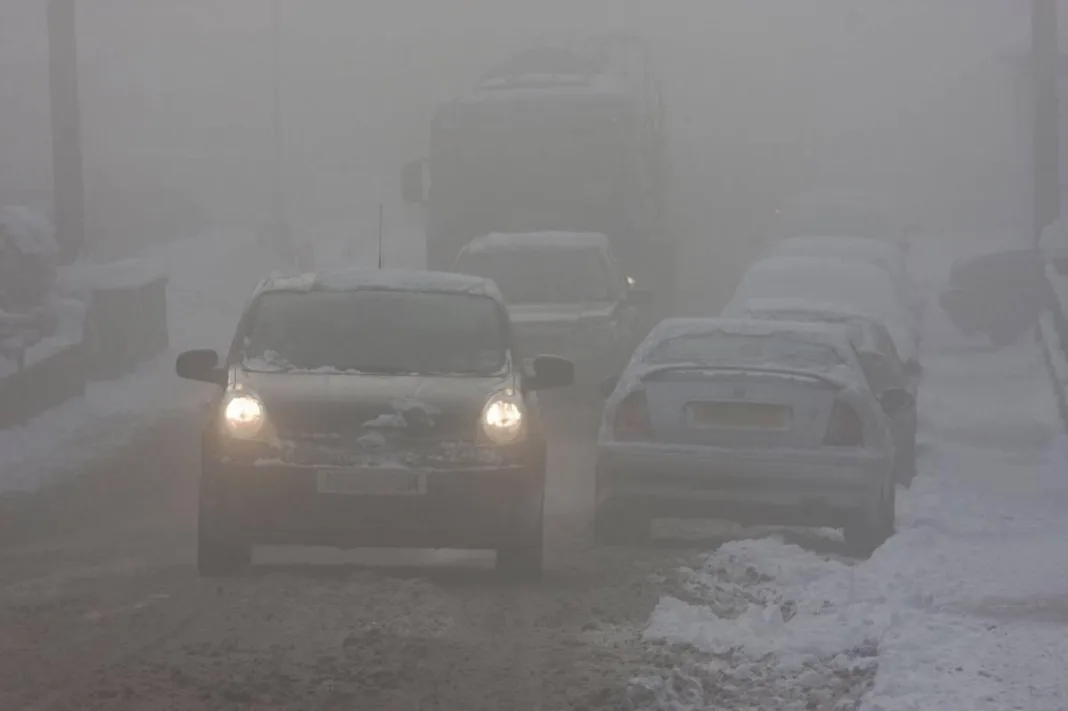 Judeţele Gorj, Dolj sunt sub atenţionări de ceaţă densă, chiciură şi gheţuş