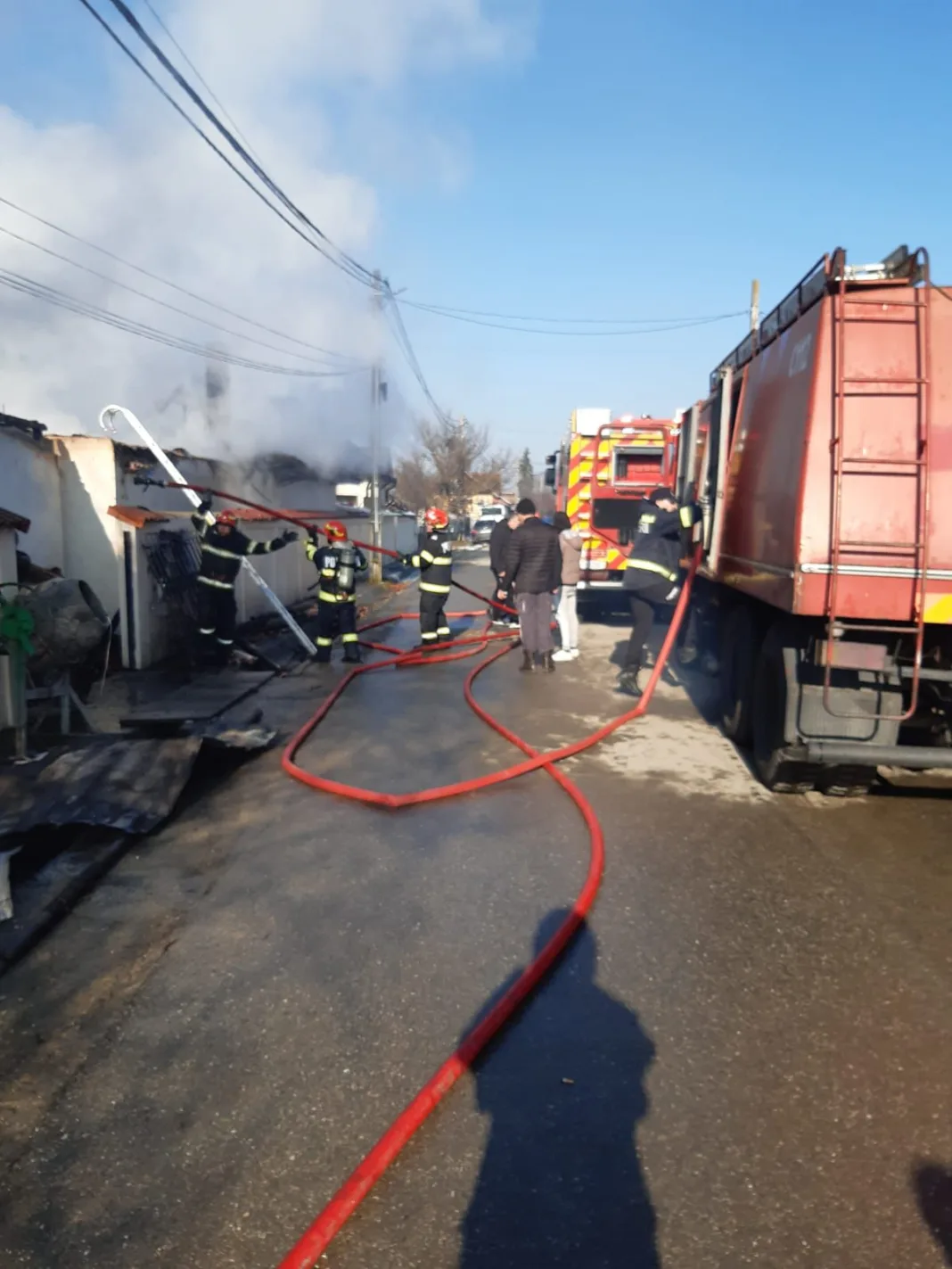 Gorj: Incendiu la o clădire din Turburea