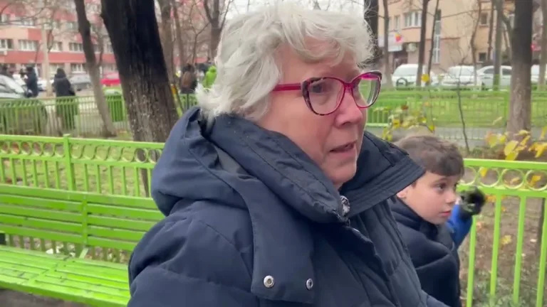 (VIDEO) Fostul polițist care a sechestrat o femeie, imobilizat