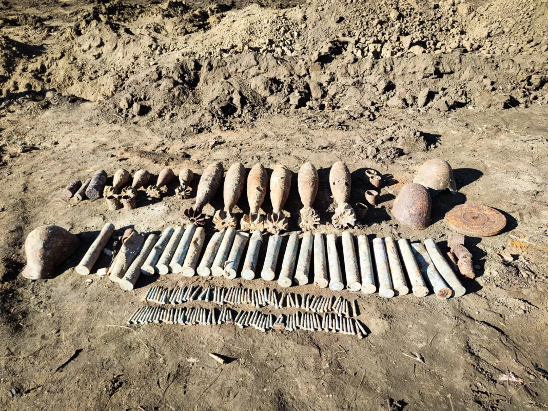 Mii de proiectile neexplodate, găsite într-un depozit subteran din Buzău