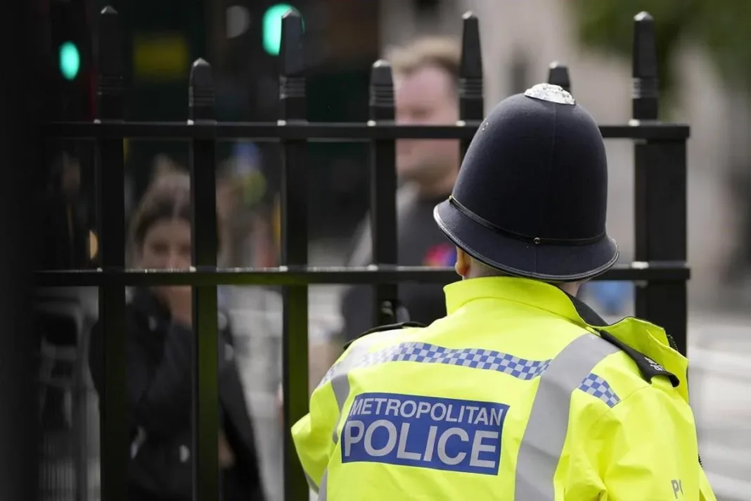 Cum a fost plătit un polițist român din Londra doi ani fără să se ducă la serviciu
