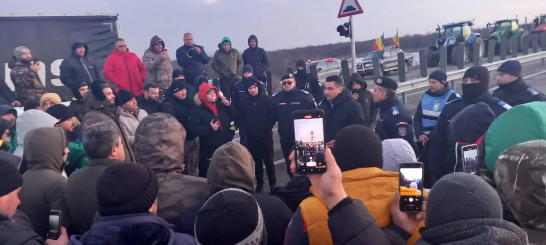 Prefectul județului Dolj, Dan Diaconu, a mers să discute cu fermierii care protestează la Calafat