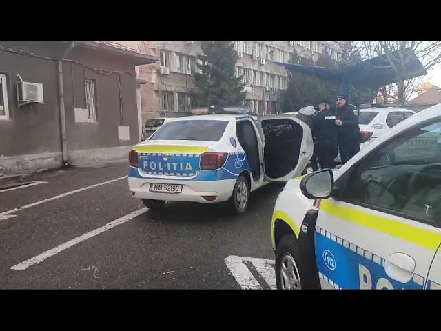 (VIDEO) Tânăr din Baia de Aramă, bănuit de furt și distrugere auto, reținut