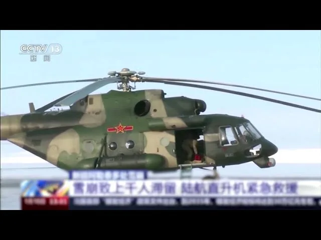 (VIDEO) Aproximativ 1.000 de turiști prinși într-un sat de vacanță din China după avalanșe