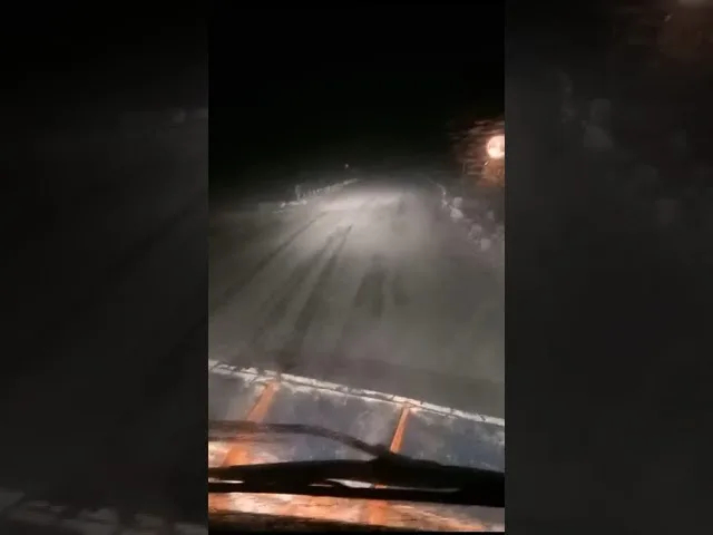 (VIDEO) Zăpadă viscolită între Novaci și Rânca
