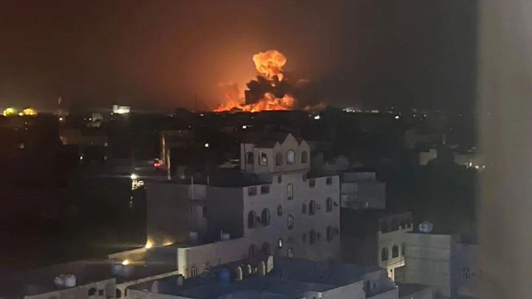 Armata americană şi cea britanică au lansat joi lovituri împotriva mai multor ţinte Houthi