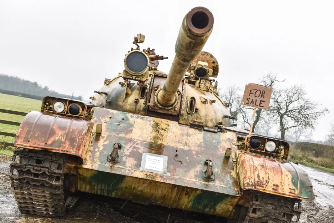 Un britanic a găsit o comoară într-un tanc sovietic cumpărat de pe internet