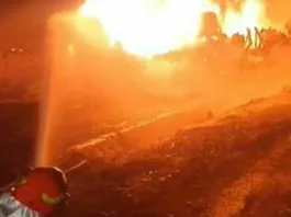 Incendiu la o cisternă încărcată cu 40 de tone de motorină în Brăila