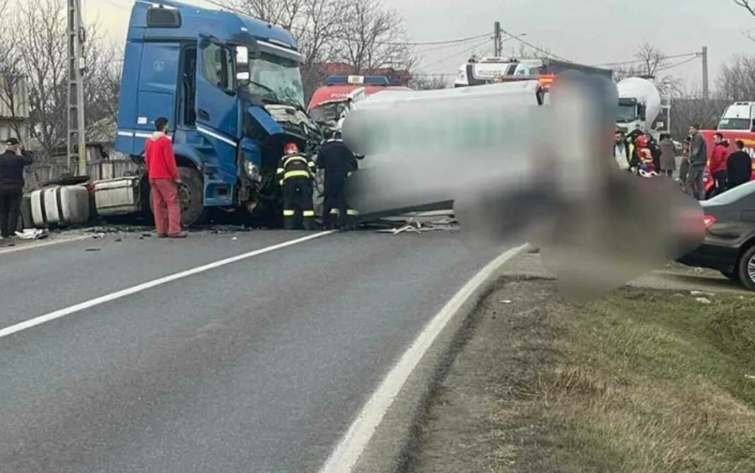62424421 Pompierii au intervenit pentru la accidentul accident rutier produs pe DN 24