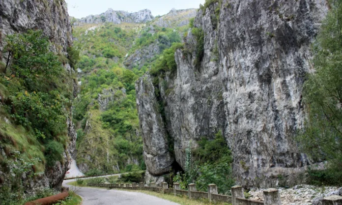 Cheile Sohodolului 01 Lucrările la drumul ce traversează Cheile Sohodolului au fost demarate în 2022 și vor fi reluate în primăvară