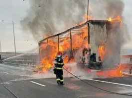 Un camion a luat foc marţi pe autostrada A1