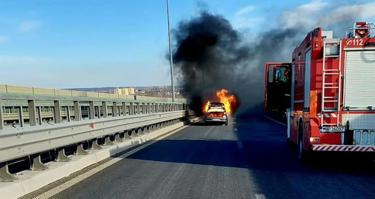 Incendiu la un autoturism pe DEx12, la intrarea în Balș