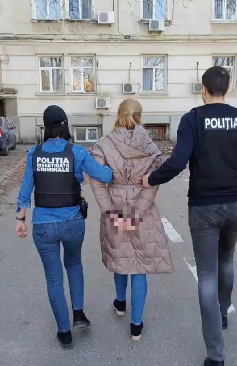 Craioveancă înșelată timp de 7 ani de o femeie care se dădea bărbat