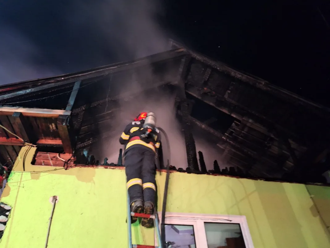 Incendiu la o casă din Bujoreni