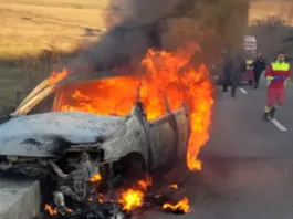 Un șofer a ars de viu după ce a intrat cu mașina într-un cap de pod