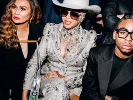 Beyoncé a purtat o ținută Bushwick: Superstarul a avut o apariție alături de mama Tina Knowles la Luar (Nina Westervelt/WWD/Getty Images)
